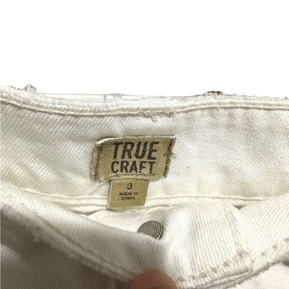 True Craft White Mini Skirt‎ Distressed Denim Pockets Raw Hem Size 3 - Picture 3 of 3